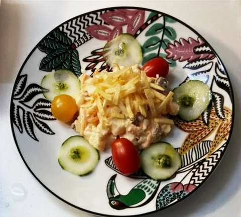 Assiette fraîche et colorée servie au restaurant
